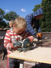 555020_614143935293077_1027532875_n